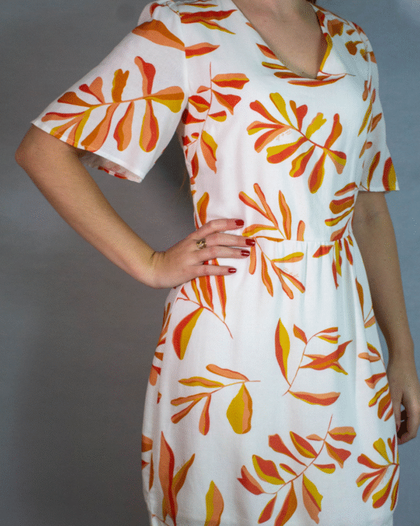 VESTIDO MIDI SOLTO FLOR DE LIS FOLHAGEM TROPICAL - G - Imagem 4