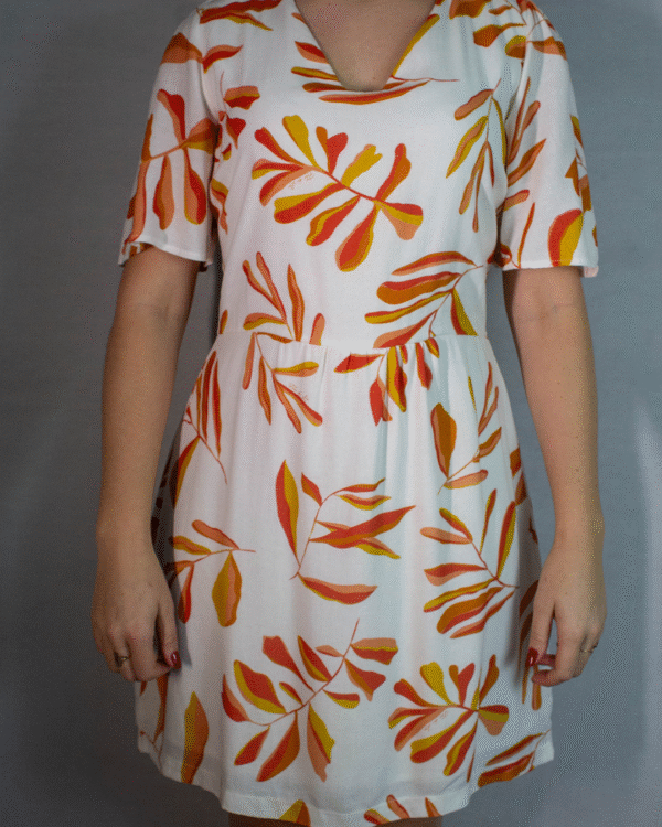 VESTIDO MIDI SOLTO FLOR DE LIS FOLHAGEM TROPICAL - G