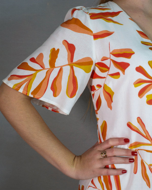 VESTIDO MIDI SOLTO FLOR DE LIS FOLHAGEM TROPICAL - G - Imagem 2